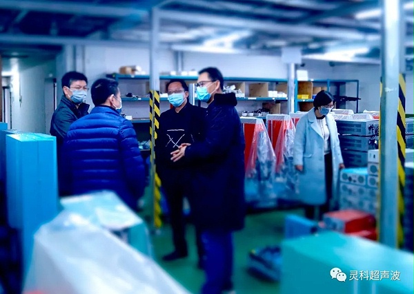 南屏鎮(zhèn)委李書記考察靈科口罩機(jī)設(shè)備生產(chǎn)供應(yīng) 南屏鎮(zhèn)委李書記考察靈科口罩機(jī)設(shè)備生產(chǎn)供應(yīng)